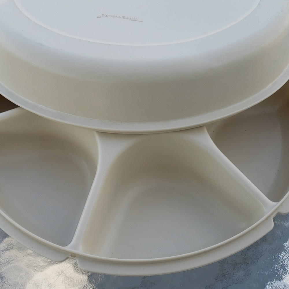 Vintage Tupperware LARGE 2-pc Veggie/Chip & Dip Serving Tray 7 Comp. with Lid - Picture 7 of 10